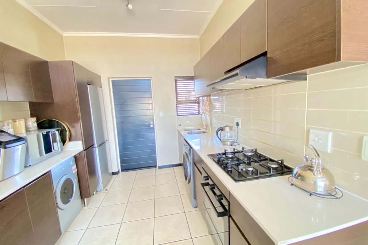 Apartment To Rent in Greenstone Hill, Edenvale - Photo 4