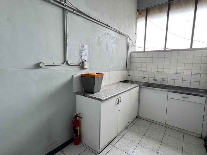 2,838m2 Industrial Warehouse To Let in Paarden Eiland, Cape Town - Photo 7