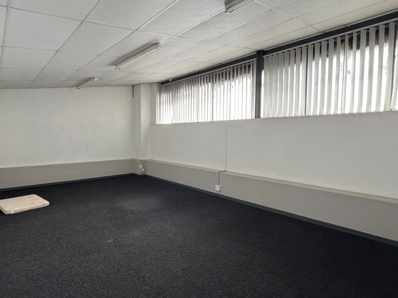 2,838m2 Industrial Warehouse To Let in Paarden Eiland, Cape Town - Photo 5