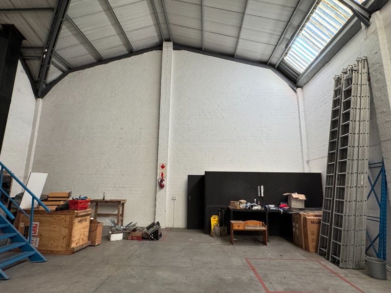 Neat and Secure 464m2 Warehouse To Let in Killarney Gardens, Cape Town - Photo 10