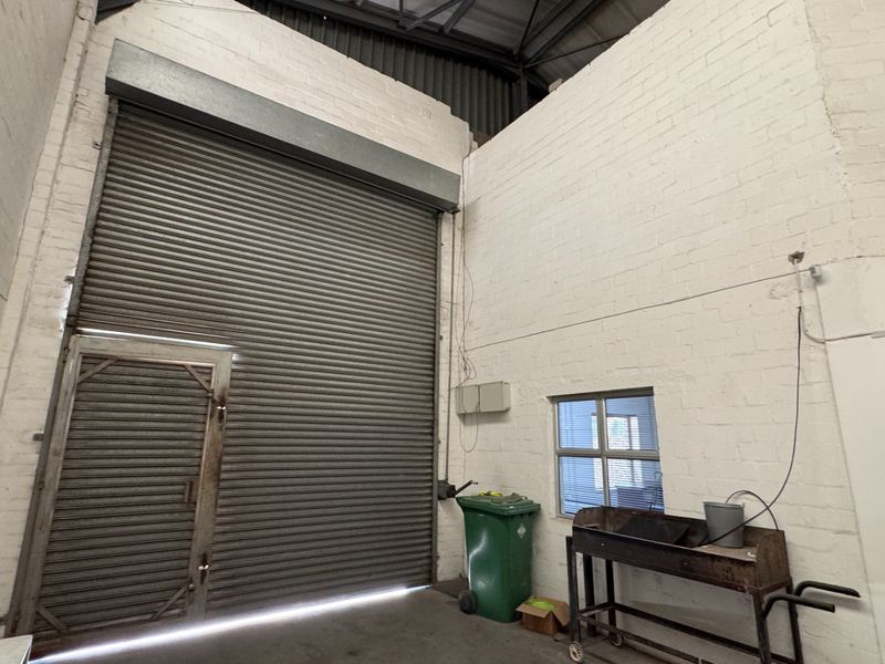 Neat and Secure 464m2 Warehouse To Let in Killarney Gardens, Cape Town - Photo 3