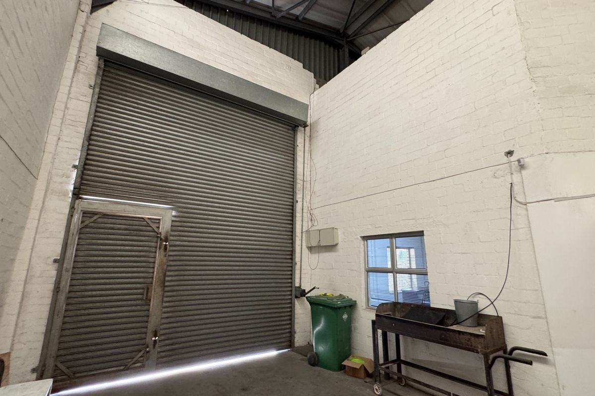 Neat and Secure 464m2 Warehouse To Let in Killarney Gardens, Cape Town - Photo 3
