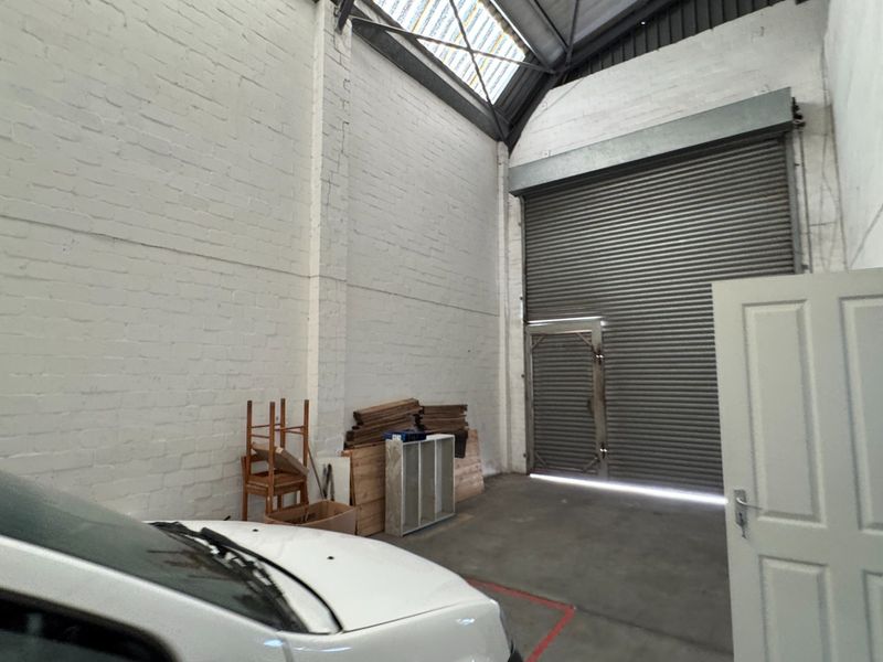 Neat and Secure 464m2 Warehouse To Let in Killarney Gardens, Cape Town - Photo 4