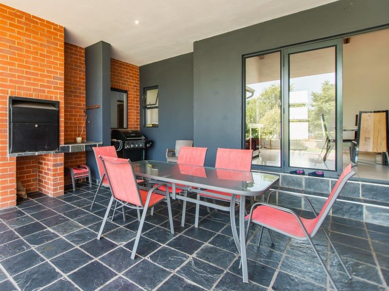 Contemporary Farmhouse Living on the Greenbelt in Copperleaf Golf and Country Estate - Photo 10