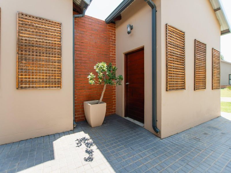 Contemporary Farmhouse Living on the Greenbelt in Copperleaf Golf and Country Estate - Photo 3