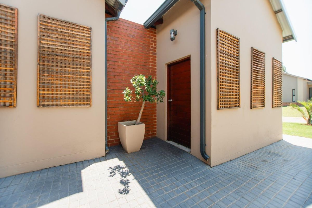 Contemporary Farmhouse Living on the Greenbelt in Copperleaf Golf and Country Estate - Photo 3