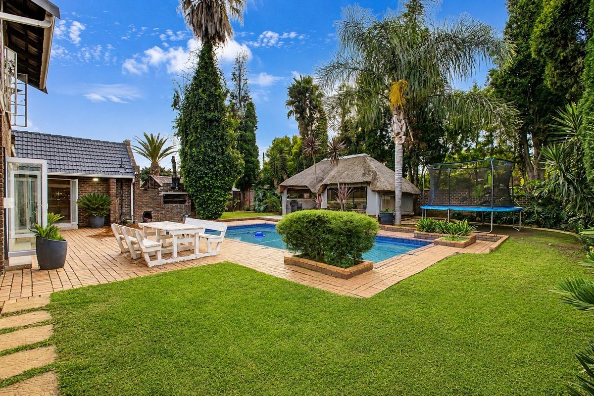 Entertainer’s Dream in Sunward Park! - Photo 4