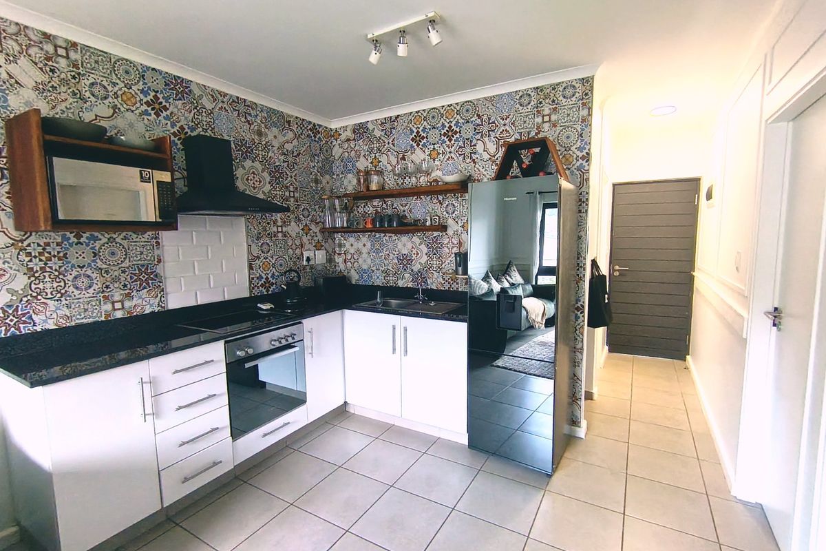 Fully Furnished 2-Bedroom Apartment To Rent at The Woods, Waterfall - Photo 2