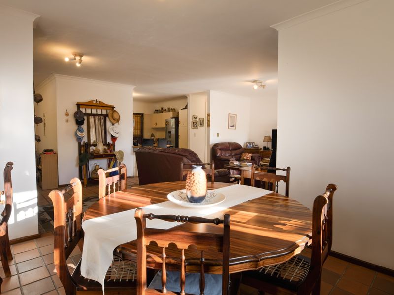 Spacious Family Haven in Flamingo Vlei - Photo 10
