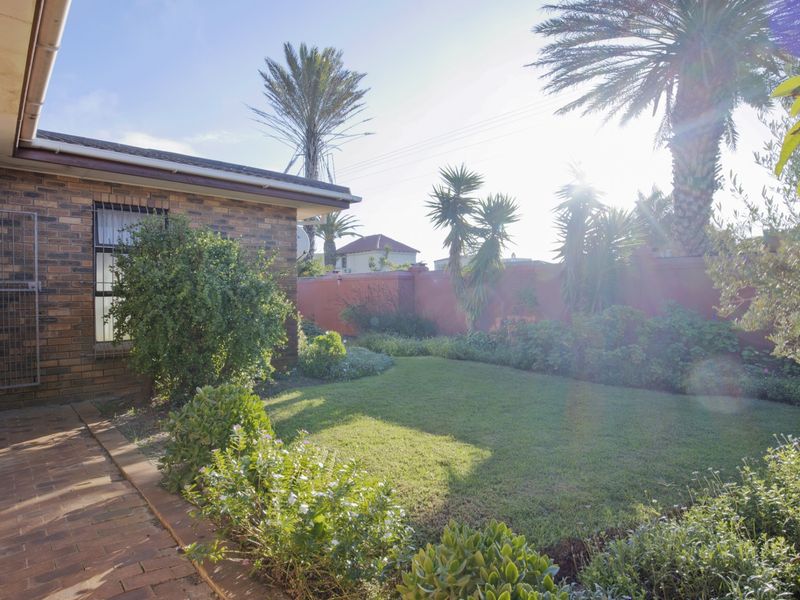 Spacious Family Haven in Flamingo Vlei - Photo 8