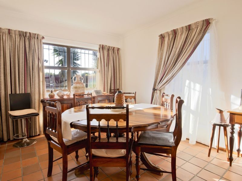 Spacious Family Haven in Flamingo Vlei - Photo 10