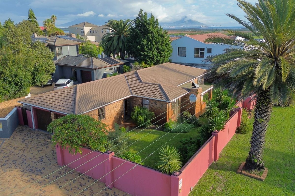 Spacious Family Haven in Flamingo Vlei - Photo 5