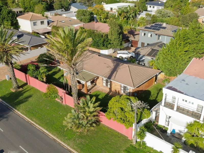 Spacious Family Haven in Flamingo Vlei - Photo 3