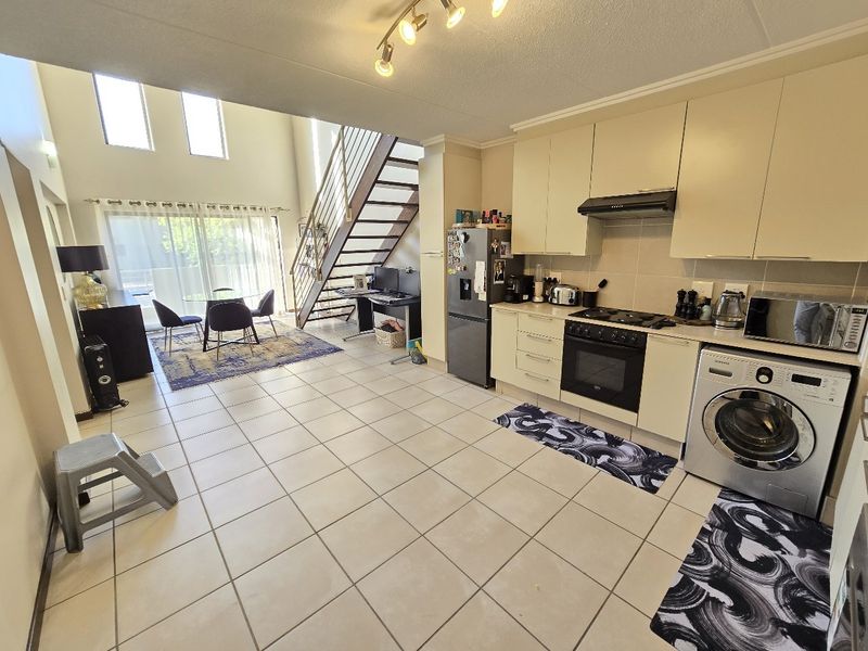 2 bed 2 bath apartment in Bryanston - Photo 2