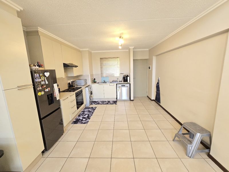 2 bed 2 bath apartment in Bryanston - Photo 3