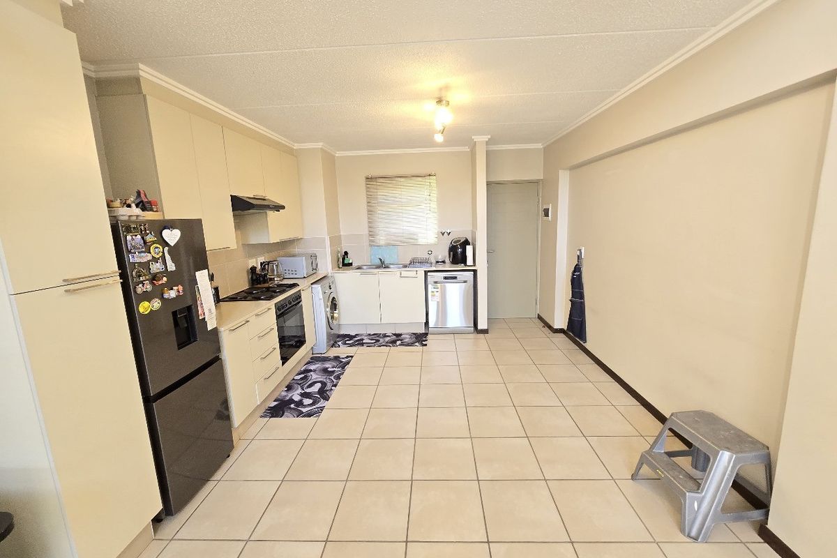 2 bed 2 bath apartment in Bryanston - Photo 3