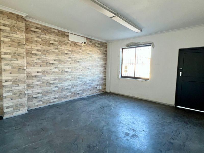 Neat and Secure Warehouse with Yard To Let in Montague Gardens, Cape Town - Photo 10