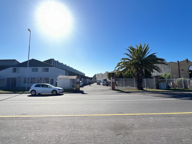 Neat and Secure Warehouse with Yard To Let in Montague Gardens, Cape Town - Photo 8