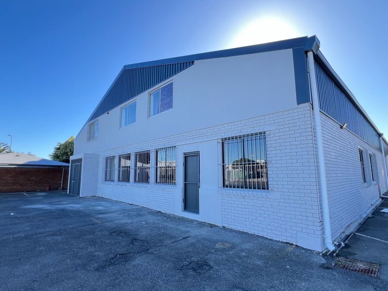 Neat and Secure Warehouse with Yard To Let in Montague Gardens, Cape Town - Photo 2