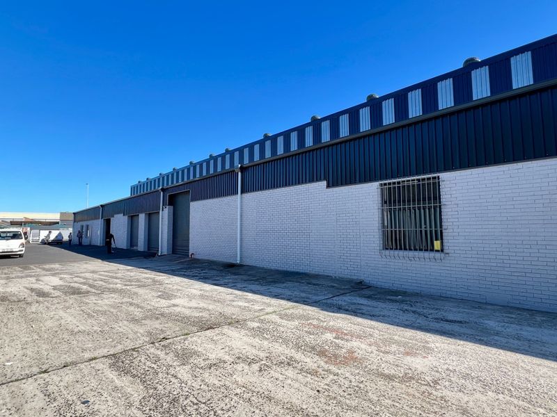Neat and Secure Warehouse with Yard To Let in Montague Gardens, Cape Town - Photo 4