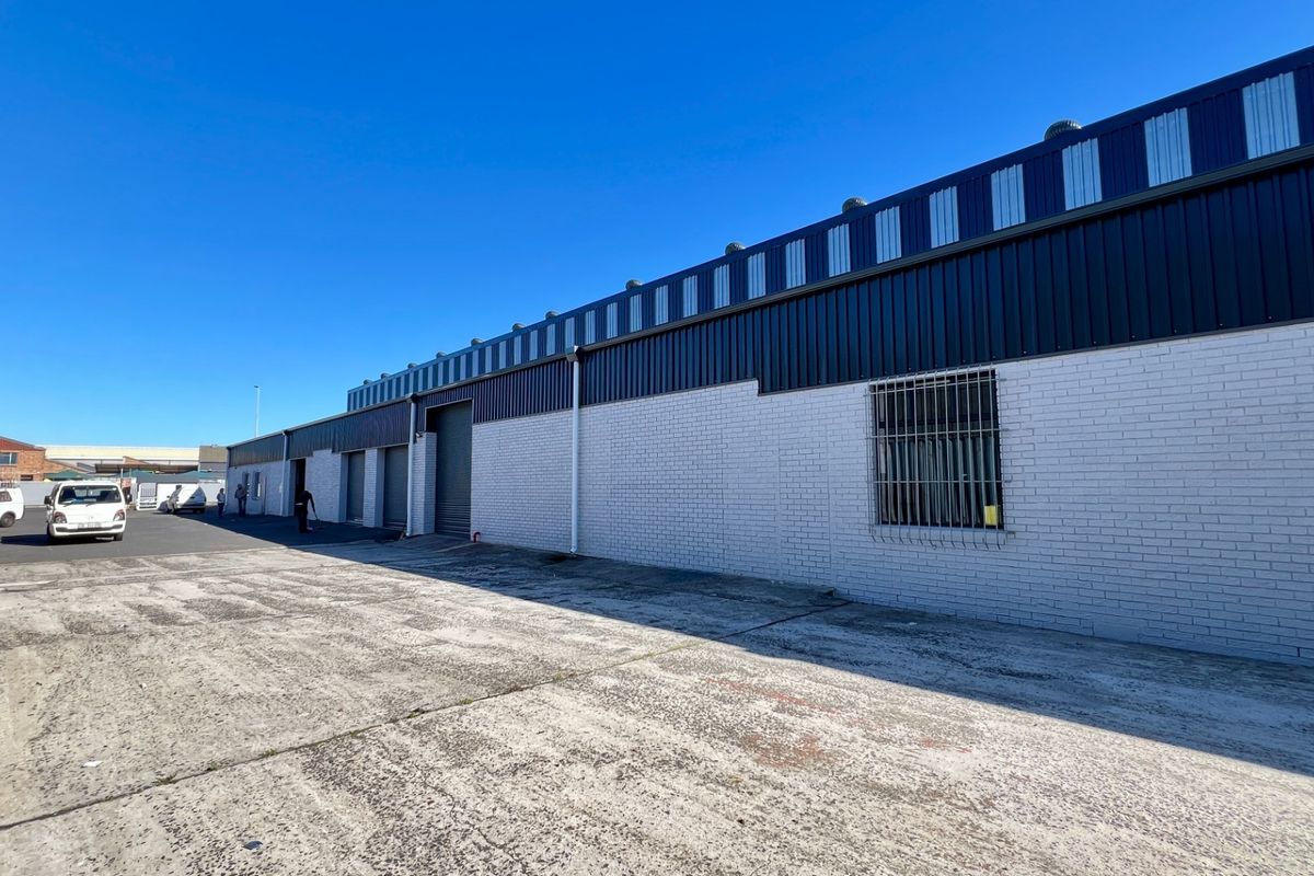 Neat and Secure Warehouse with Yard To Let in Montague Gardens, Cape Town - Photo 4
