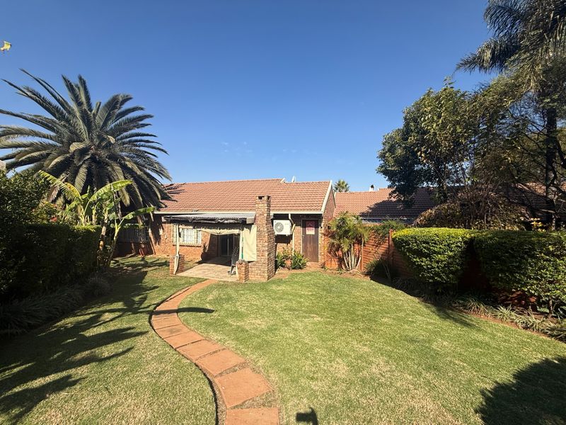 2 BEDROOM TOWNHOUSE For Sale in Elarduspark, Pre - Photo 1