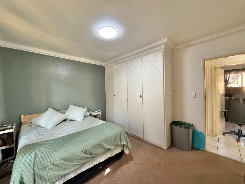 2 BEDROOM TOWNHOUSE For Sale in Elarduspark, Pre - Photo 10