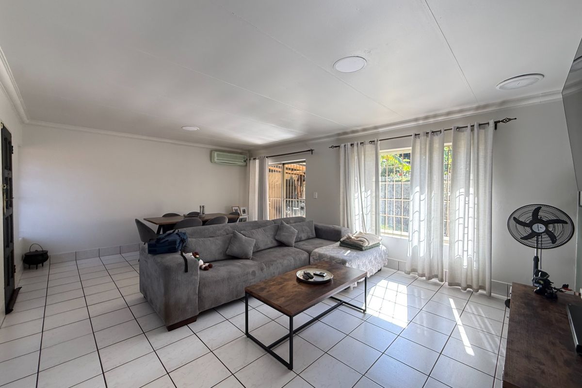 2 BEDROOM TOWNHOUSE For Sale in Elarduspark, Pre - Photo 3