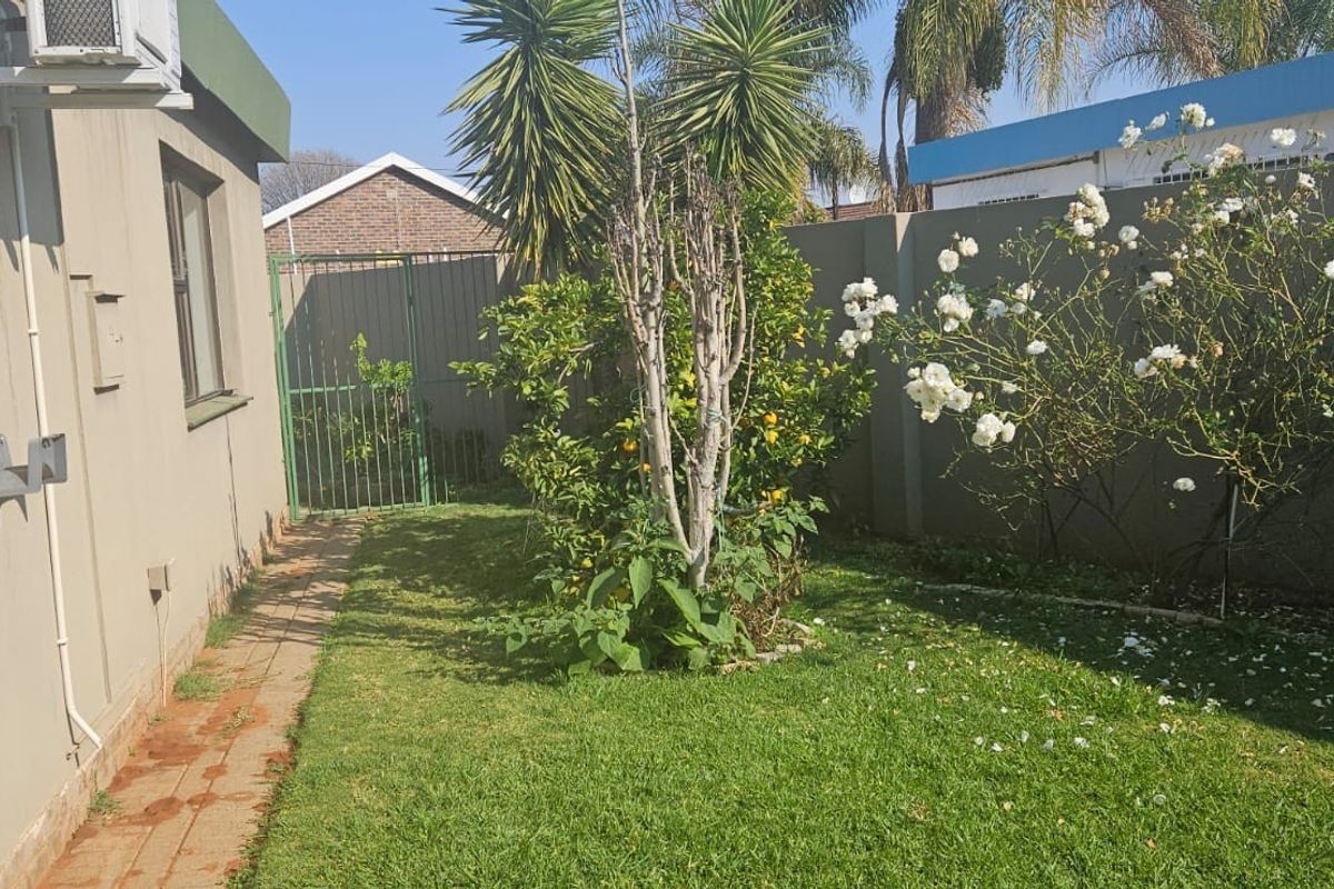 House in complex with flatlet. - Photo 4