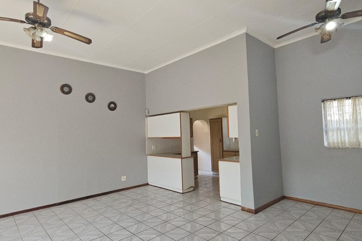 House in complex with flatlet. - Photo 5