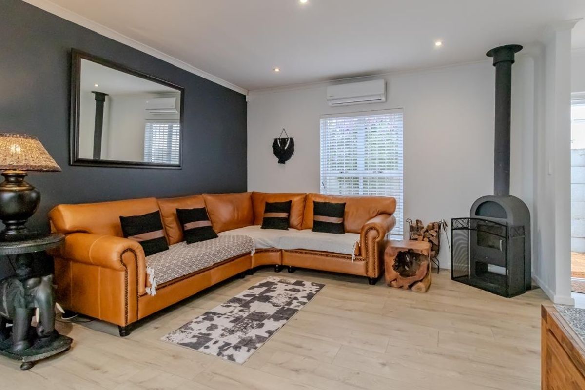 House For Sale in Sunningdale, Blouberg - Photo 4