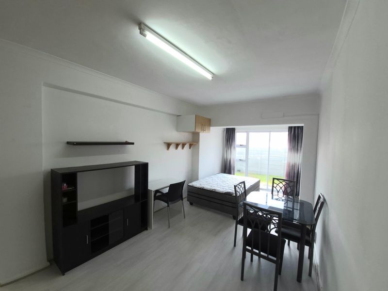 Apartment to rent in Rosebank, Cape Town - Photo 1