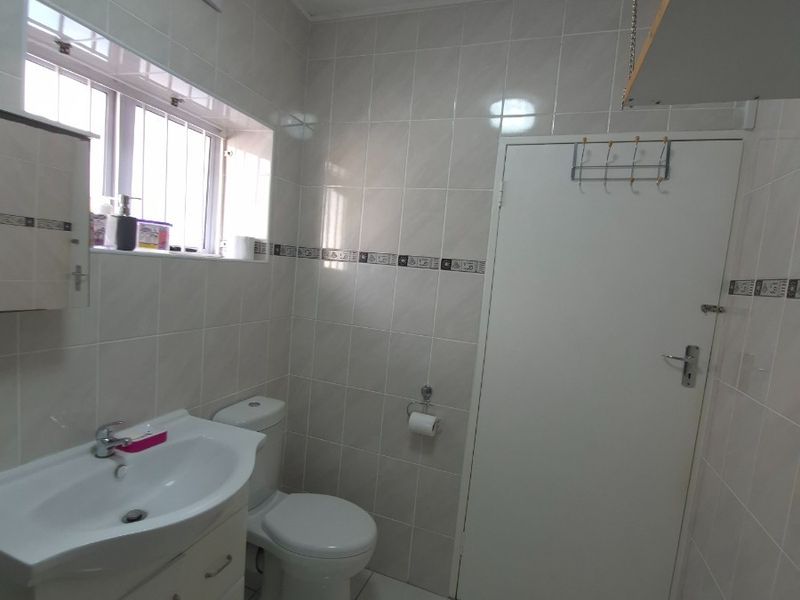 Apartment to rent in Rosebank, Cape Town - Photo 10