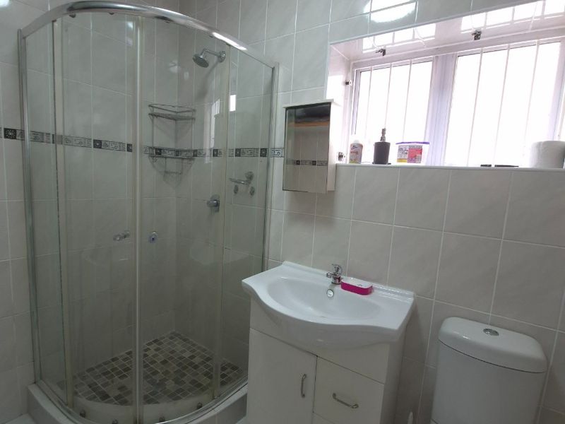 Apartment to rent in Rosebank, Cape Town - Photo 9