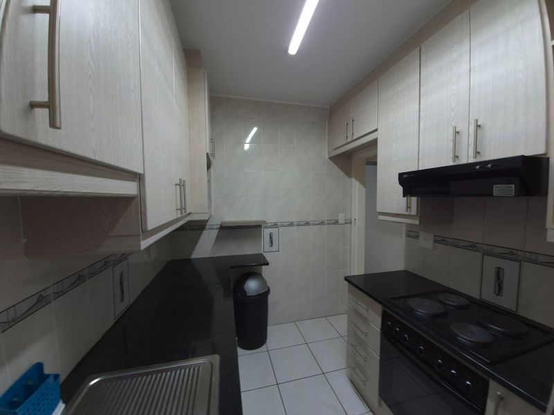 Apartment to rent in Rosebank, Cape Town - Photo 5