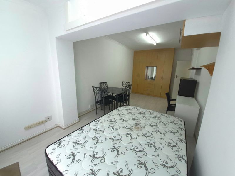 Apartment to rent in Rosebank, Cape Town - Photo 2