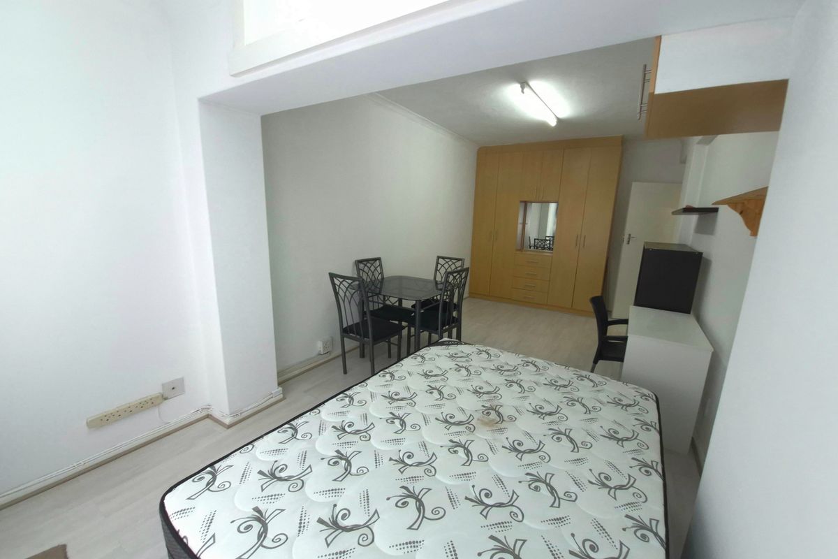 Apartment to rent in Rosebank, Cape Town - Photo 2