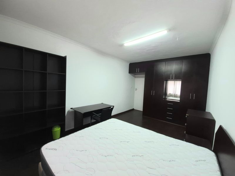 Apartment to rent in Rosebank, Cape Town - Photo 4