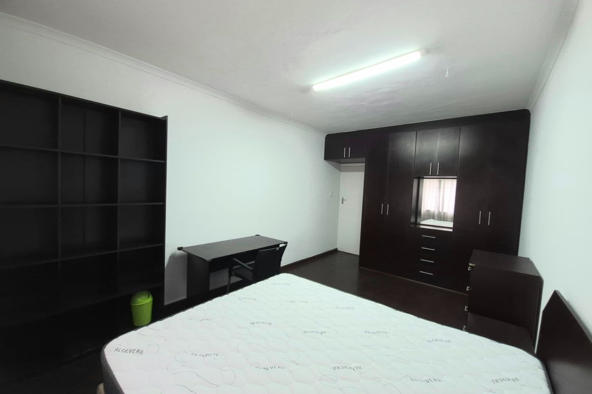 Apartment to rent in Rosebank, Cape Town - Photo 4