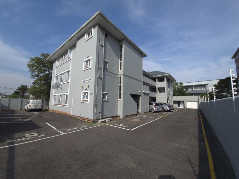 Apartment to rent in Rosebank, Cape Town - Photo 1