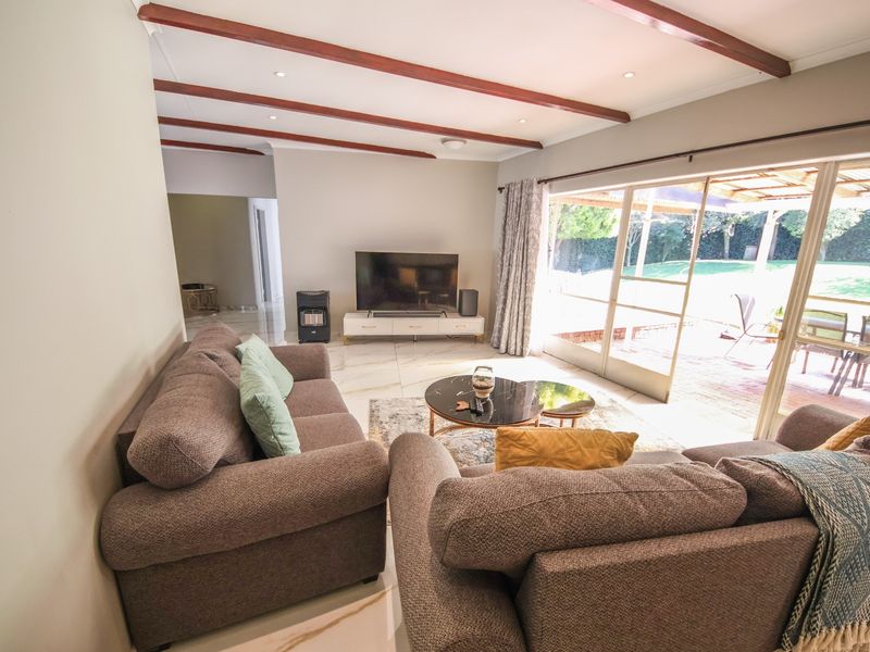 4 Bedroom House For Sale in Parkmore, Sandton - Photo 7