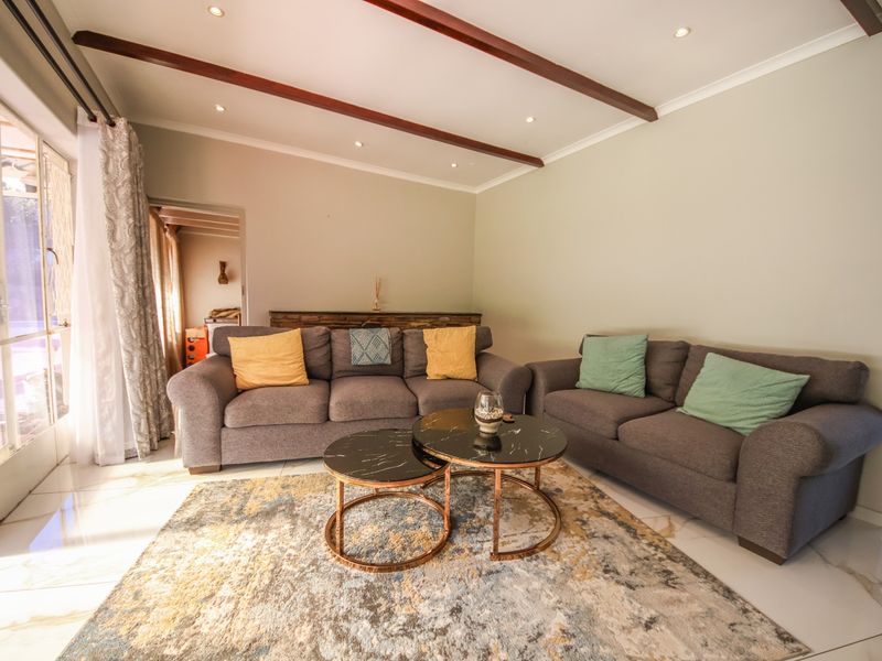 4 Bedroom House For Sale in Parkmore, Sandton - Photo 6