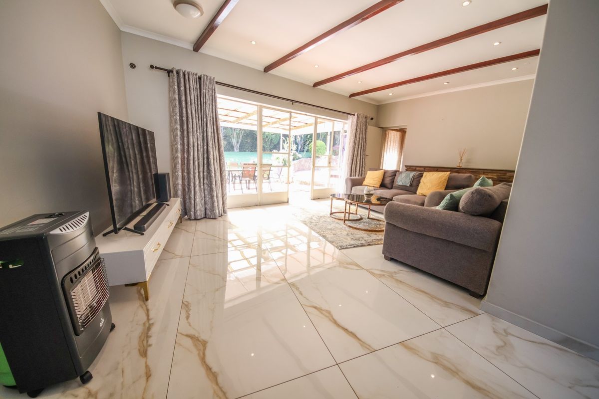 4 Bedroom House For Sale in Parkmore, Sandton - Photo 5