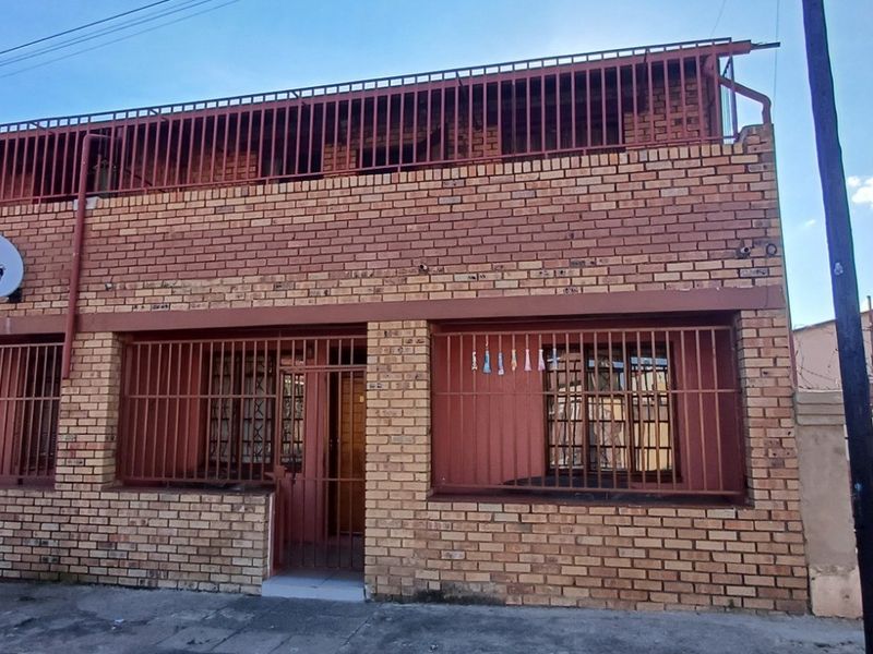 Apartments and Business For Sale in Newclare, Johannesburg - Photo 4