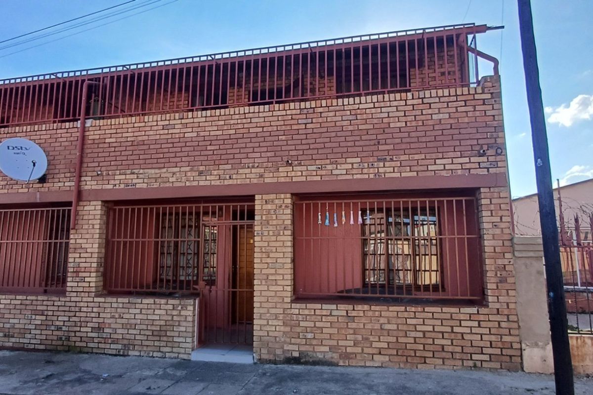 Apartments and Business For Sale in Newclare, Johannesburg - Photo 4
