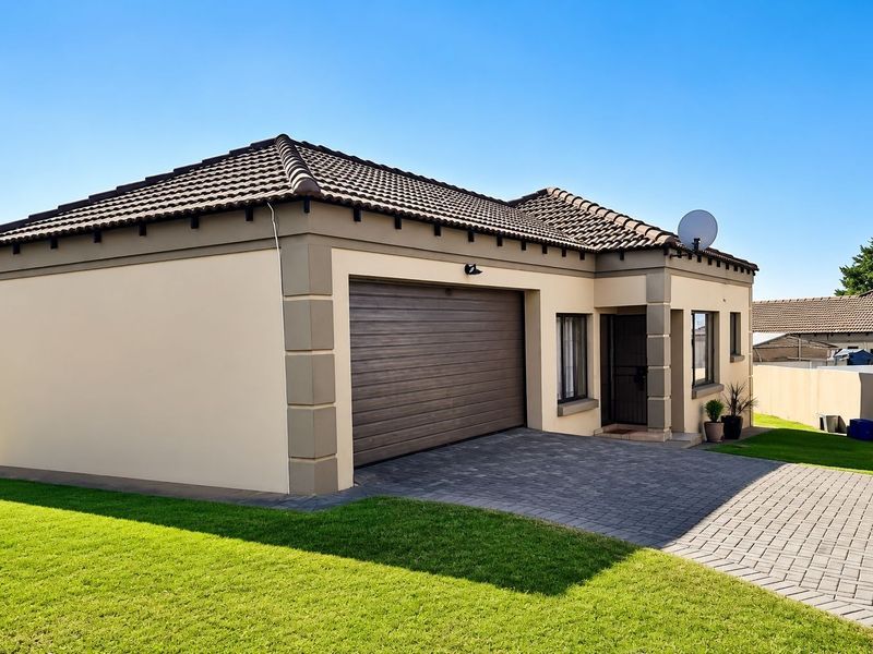 Cluster For Sale in Jackaroo Park, Witbank - Photo 1