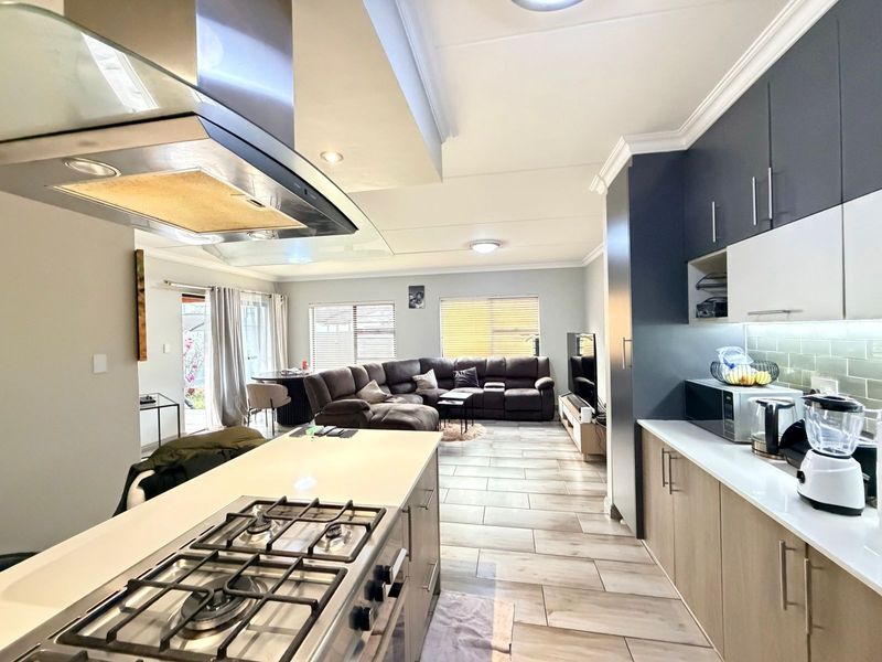 Apartment To Rent in Carlswald, Midrand - Photo 4