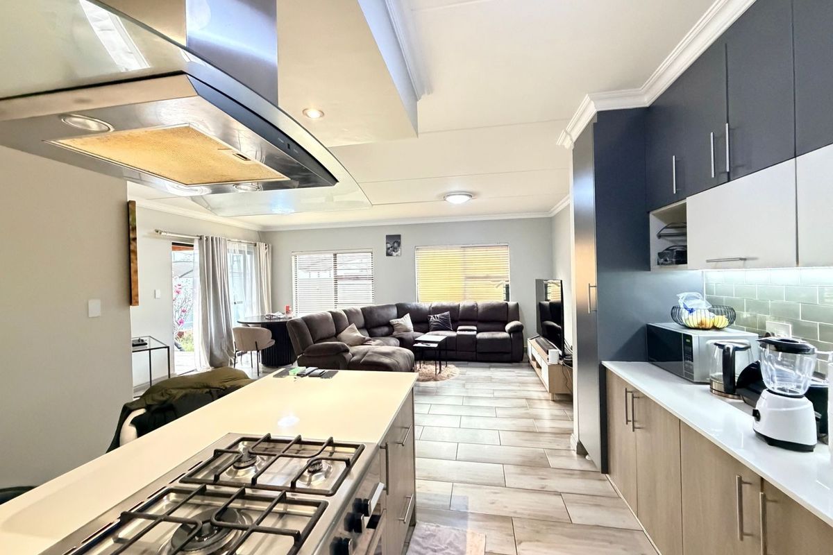 Apartment To Rent in Carlswald, Midrand - Photo 4