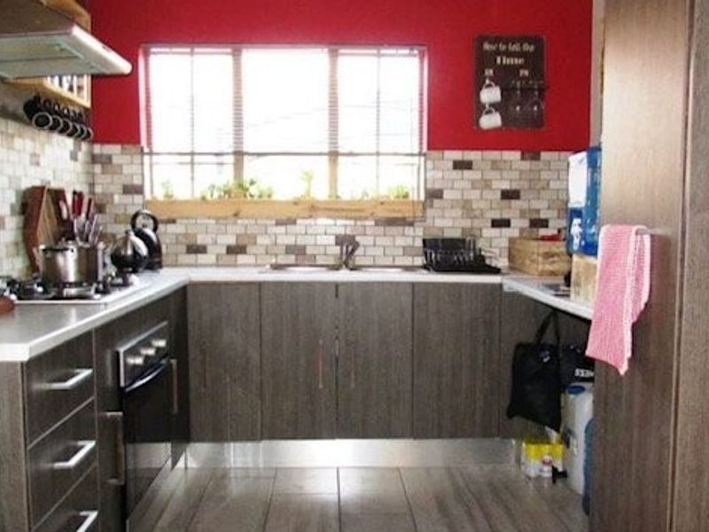 Apartment For Sale in Sylviavale, Vanderbijlpark - Photo 2