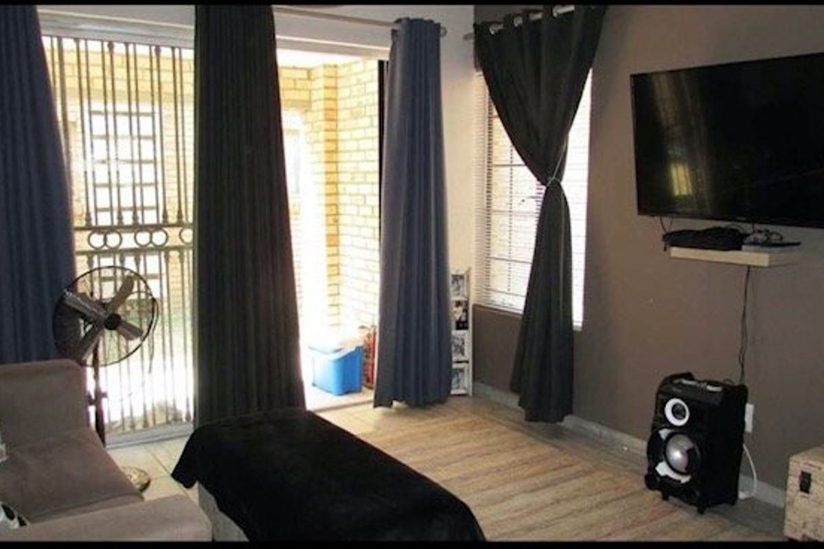 Apartment For Sale in Sylviavale, Vanderbijlpark - Photo 5